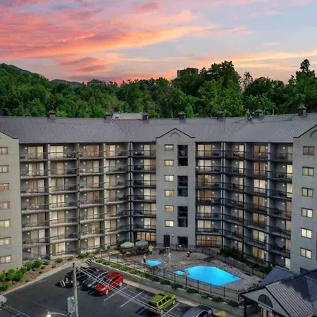 Downtown Gatlinburg Gem 102 - Walk To The Shops & Trails Apartment Exterior photo