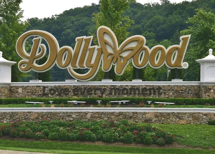 Downtown Gatlinburg Gem 102 - Walk To The Shops & Trails