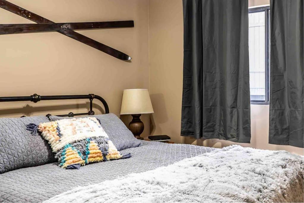 Apartment Downtown Gem 102 - Walk To The Shops & Trails *